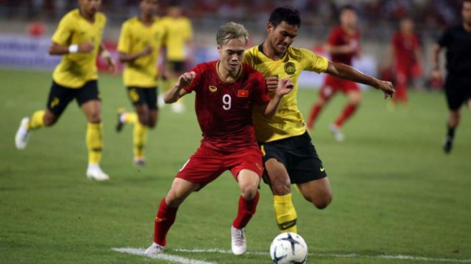 Đội tuyển Việt Nam (đỏ) có khả năng không phải làm khách trên sân Malaysia. Ảnh Tuổi trẻ