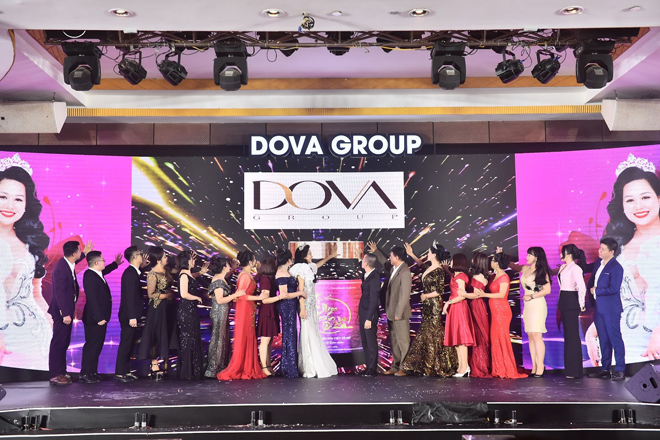 Hình ảnh ý nghĩa tại sự kiện ra mắt sản phẩm Tố Ngọc Hoàn Plus+