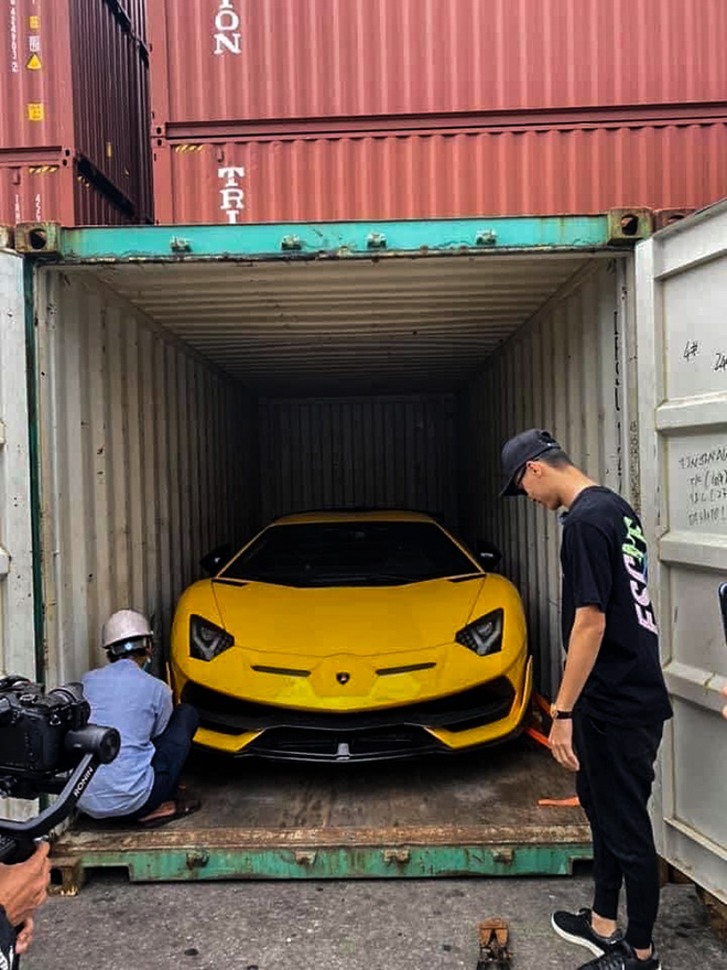 Siêu xe Lamborghini Aventador SVJ thứ 2 bất ngờ xuất hiện tại Việt Nam - 1