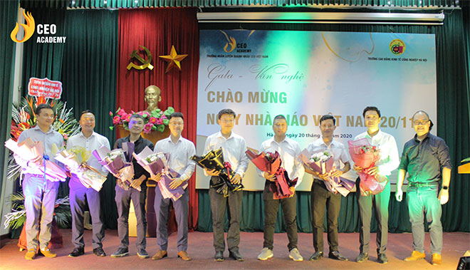 Các giảng viên doanh nhân được tôn vinh vì có đóng góp to lớn cho trường