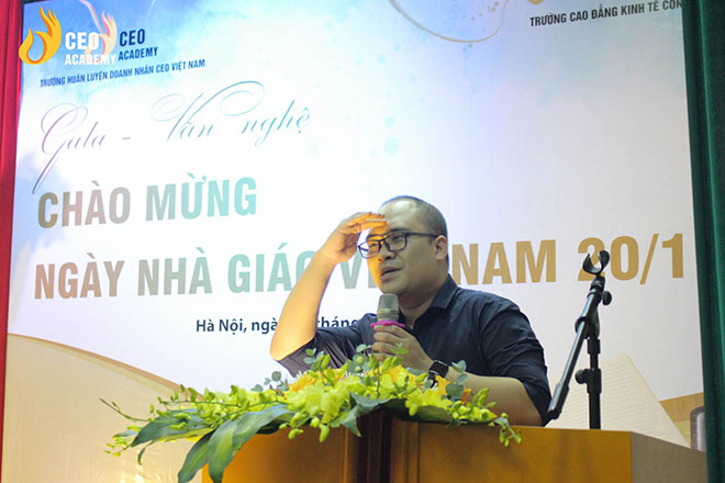Ông Trần Anh Tuấn - Chủ tịch Hội đồng tuyển sinh, Giám đốc Vận hành Trường Doanh nhân CEO Việt Nam phát biểu chào mừng và gửi lời cảm ơn tới các giảng viên doanh nhân