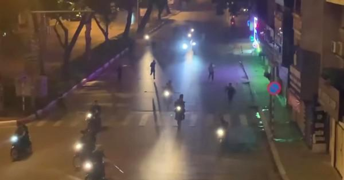 Pháp luật - Clip: Hàng chục thanh, thiếu niên mang hàng nóng truy sát nhau náo loạn trên phố