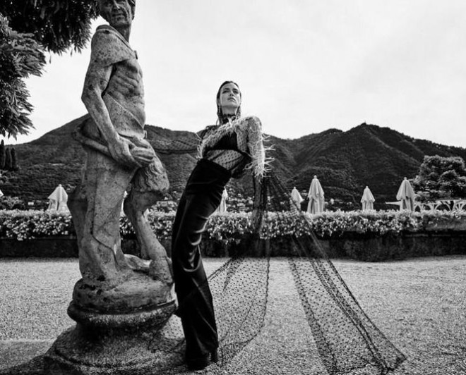 Irina Shayk cùng dàn mẫu quyến rũ hút hồn trên Vogue Hy Lạp - 14