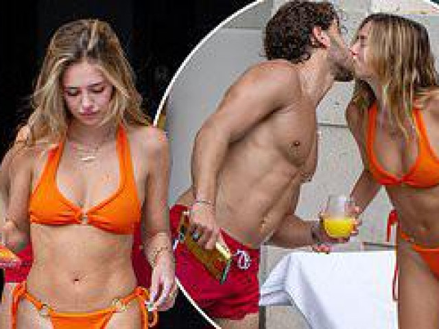 Làm đẹp - Nàng mẫu Delilah Belle Hamlin diện bikini nóng bỏng, tình tứ bạn trai