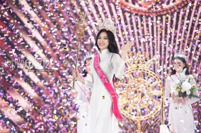 Hoa hậu Đỗ Thị Hà &#34;dậy thì thành công&#34;: Cô bé nông dân hoá thiên nga - 1