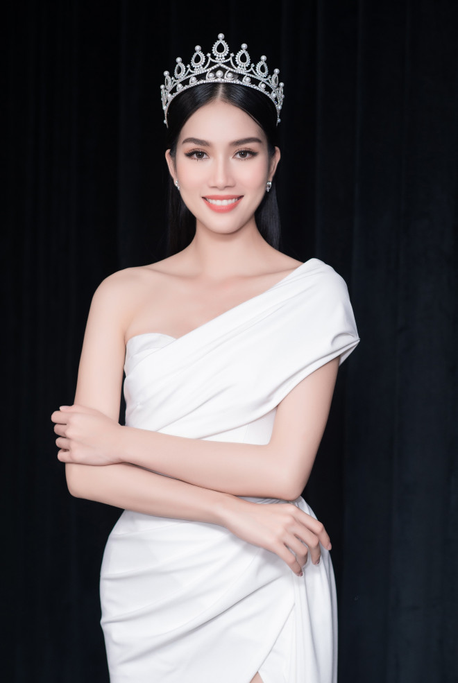 Gu thời trang ngày càng &#39;thăng hạng&#39; của Top 3 Hoa hậu Việt Nam 2020 sau đăng quang - 9