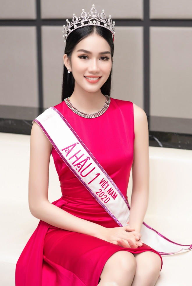 Gu thời trang ngày càng &#39;thăng hạng&#39; của Top 3 Hoa hậu Việt Nam 2020 sau đăng quang - 11
