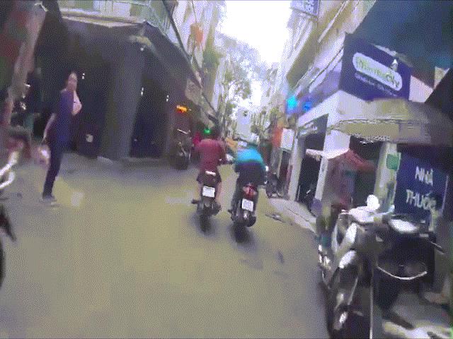 Pháp luật - Clip: Trinh sát truy đuổi tên cướp như phim hành động ở TP.HCM