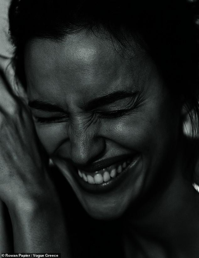 Irina Shayk cùng dàn mẫu quyến rũ hút hồn trên Vogue Hy Lạp - 3