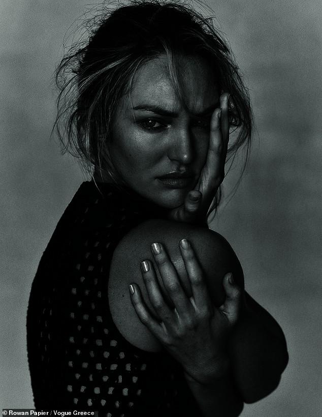 Irina Shayk cùng dàn mẫu quyến rũ hút hồn trên Vogue Hy Lạp - 5