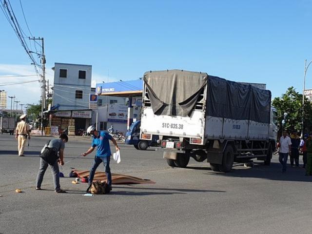 Tin tức trong ngày - Không chú ý quan sát, tài xế xe tải tông chết 3 người