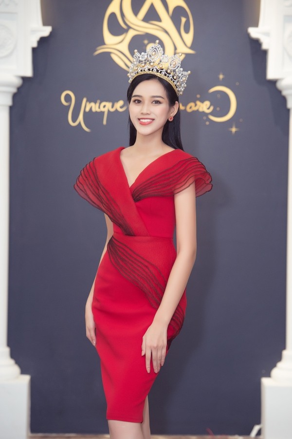 Gu thời trang ngày càng &#39;thăng hạng&#39; của Top 3 Hoa hậu Việt Nam 2020 sau đăng quang - 5