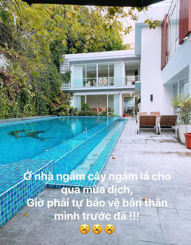 Chỉ một góc "sơ sơ" trong căn biệt thự cũng đủ thấy nhà của thiếu gia này khang trang, rộng rãi và tiện nghi tới mức nào.
