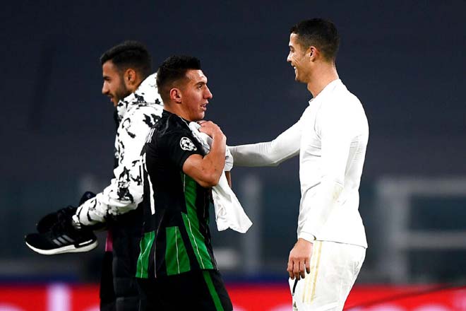 Ronaldo san bằng kỷ lục của Messi, làm điều đặc biệt với đối thủ là fan "cuồng" - 3