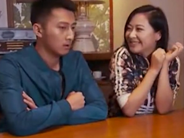 Cười 24H - Vừa ra mắt nhà bạn trai, cô gái đã "cà khịa" bố người yêu
