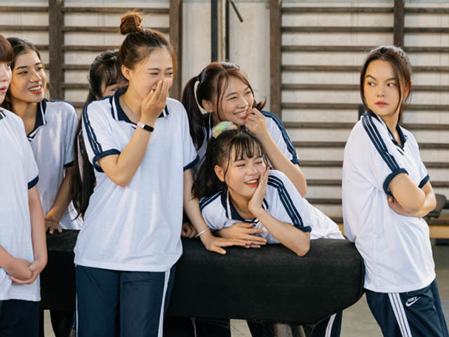 Ca nhạc - MTV - Phạm Quỳnh Anh bất ngờ làm "chị đại" trường cấp 3