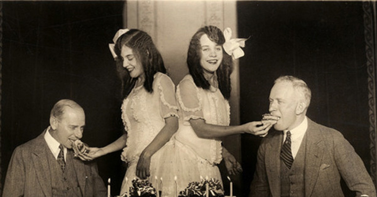 Bạn trẻ - Cuộc sống - Đời sống tình dục bí ẩn của chị em dính liền khiến người khác phải tò mò