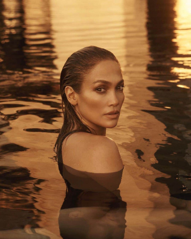 Hình thể rực lửa tuổi ngũ tuần của Jennifer Lopez - 15