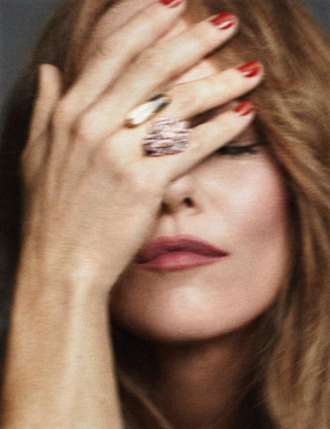 Tình cũ của Johnny Depp táo bạo với mốt không nội y - 10