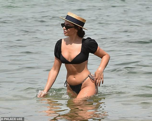 Francesca Allen khiến fan &#39;loạn nhịp&#39; bởi quá sắc vóc quá hoàn hảo, nóng bỏng với bikini - 3