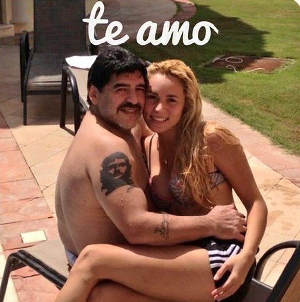 Rocio Oliva năm nay 30 tuổi, cô và Maradona chính thức quen nhau từ năm 2013 được coi là một trong những người tình huyền thoại của ông.