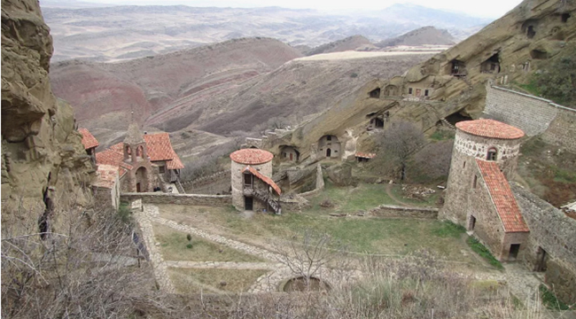 David Gareja: Tu viện Chính thống giáo này được chạm khắc vào đá của vùng Kakheti, miền Đông Georgia, nó đã tồn tại qua một lịch sử đầy cam go kể từ khi được thành lập vào thế kỷ thứ 6. 

