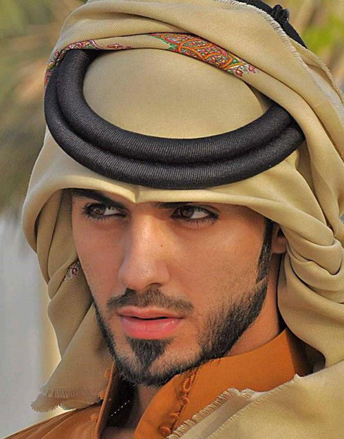 Omar Borkan Al Gala bỗng chốc nổi tiếng với danh hiệu "trai đẹp bị trục xuất".