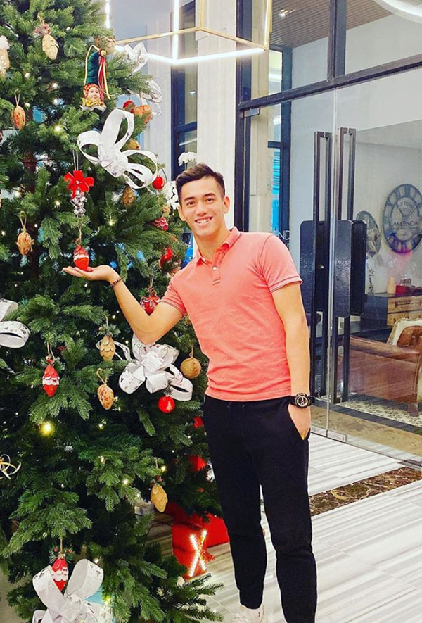 Các cầu thủ U23 Việt Nam thi nhau cắt tóc "cầu may" chào năm mới - 4