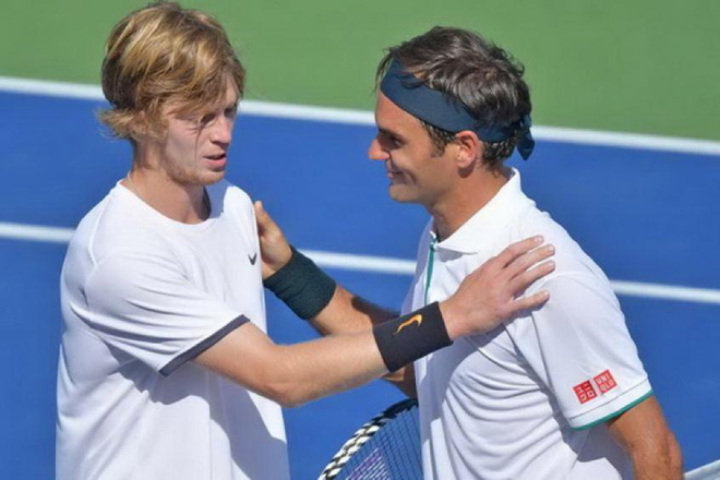 Federer (phải) đưa ra lời tiên đoán chính xác về Rublev (phải)&nbsp;năm 2020