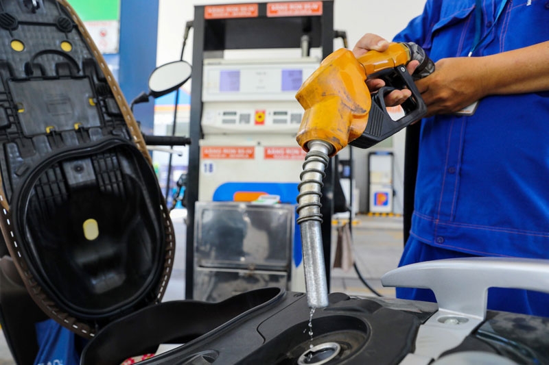 Giá xăng dầu đồng loạt tăng mạnh kể từ 15h chiều nay 26/11 - 1