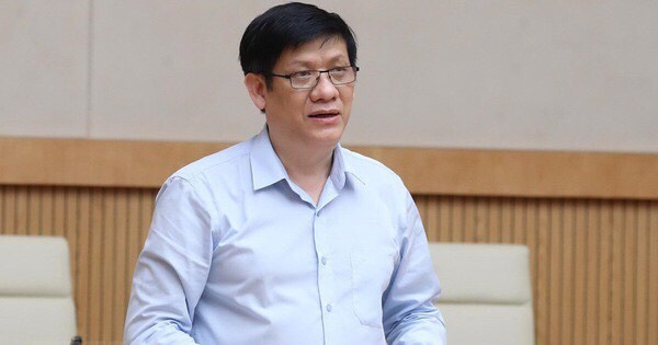 Bộ trưởng Bộ Y tế Nguyễn Thanh Long khẳng định nguy cơ nhiễm COVID-19 từ các nước vào Việt Nam là "rất lớn và hiện hữu"