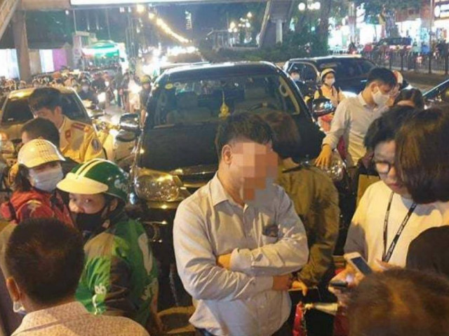 Tin tức trong ngày - Lái xe Fortuner tông liên hoàn ở Giảng Võ vi phạm nồng độ cồn mức "khủng"