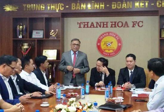 Ông Cao Tiến Đoan phát biểu tại lễ bàn giao CLB bóng đá Thanh Hóa. Ảnh: Gia đình Việt Nam