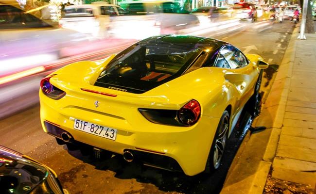 Ferrari 488 GTB ra mắt lần đầu tiên tại triển lãm Geneva vào năm 2015. Sở hữu động cơ tăng áp kép V8 3,9 lít, sản sinh công suất 661 mã lực và mô-men xoắn cực đại 760 Nm tại3.000 vòng/phút.
