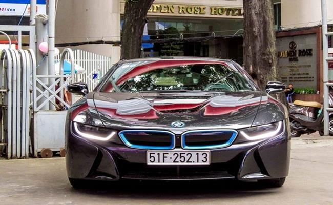 Hệ thống truyền động của i8 bao gồm một động cơ 3 xi-lanh, tăng áp, dung tích 1,5 lít kết hợp hộp số tự động 6 cấp truyền sức mạnh đến cầu sau.
