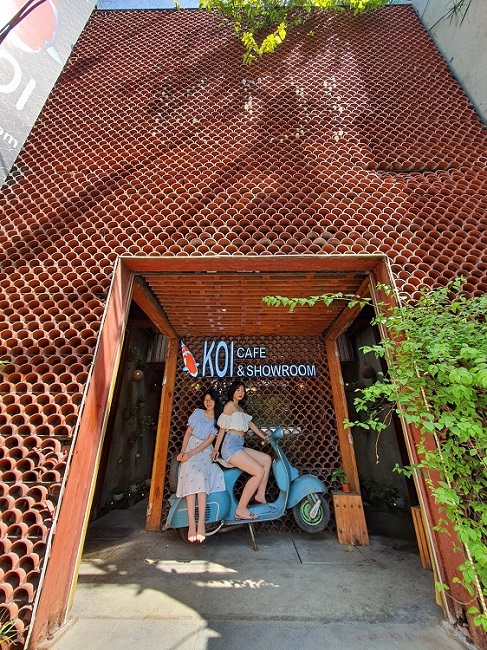 Cận cảnh quán cà phê cá Koi tiền tỷ ở Hà Nội từng được vinh danh trên báo Mỹ - 2
