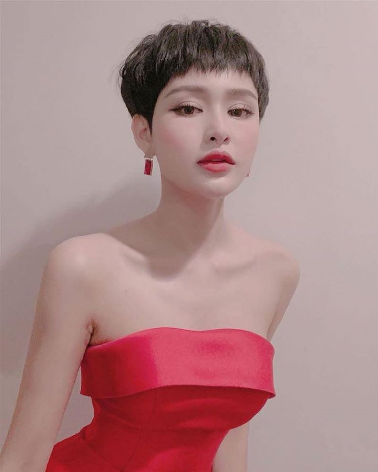 Nhan sắc "vạn người mê" của giọng ca "Em của ngày xưa khác rồi" tự tin khoe nhan sắc như búp bê sống.