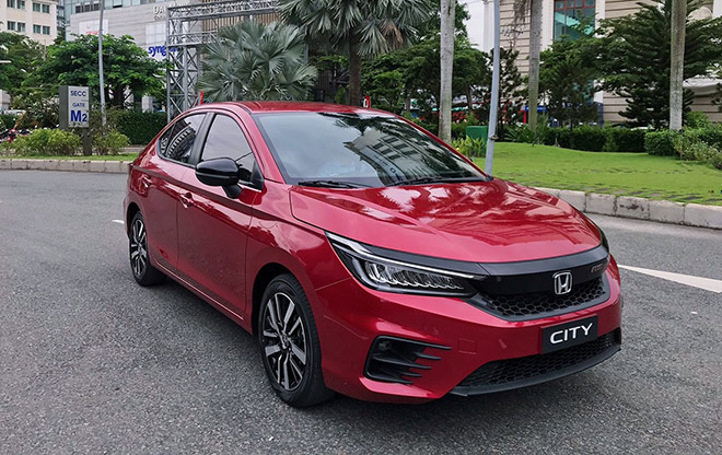 Nội thất Honda City 2021: Với thiết kế cao cấp và đầy ấn tượng của nội thất Honda City 2021, các chi tiết được bố trí hài hòa mang lại sự sang trọng và tiện nghi cho người sử dụng. Bạn sẽ choáng ngợp với những hình ảnh về nội thất tinh tế chất lượng của chiếc xe này.