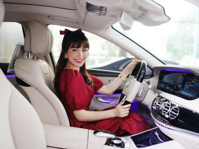 Thị trường - Tiêu dùng - Bóc giá xế hộp Hoà Minzy tự mua, không cần xin tiền chồng đại gia