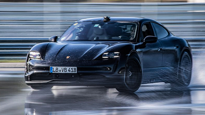 Xe điện Porsche Taycan lập kỷ lục Guinness về Drift dài nhất - 1