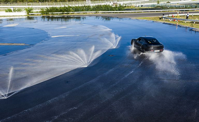 Xe điện Porsche Taycan lập kỷ lục Guinness về Drift dài nhất - 3