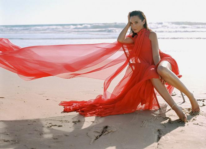 Mỹ nhân Israel Gal Gadot khoe sắc vóc tuyệt mỹ - 2