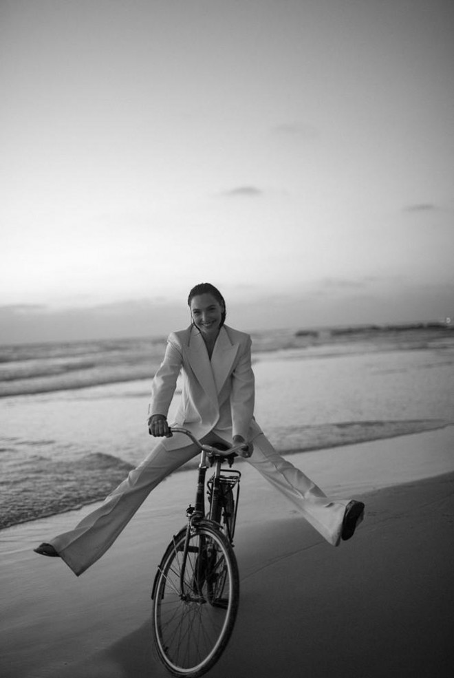 Mỹ nhân Israel Gal Gadot khoe sắc vóc tuyệt mỹ - 10