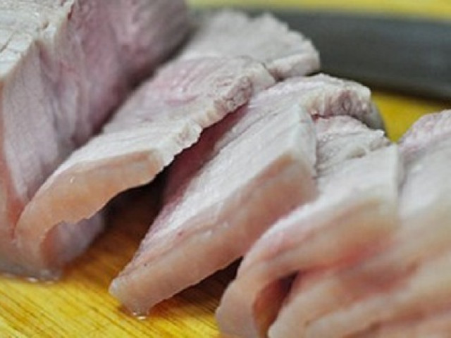 Ẩm thực - Thịt lợn luộc trắng giòn, thơm lừng phải kèm thêm thứ mắm pha chuẩn vị thế này mới đỉnh