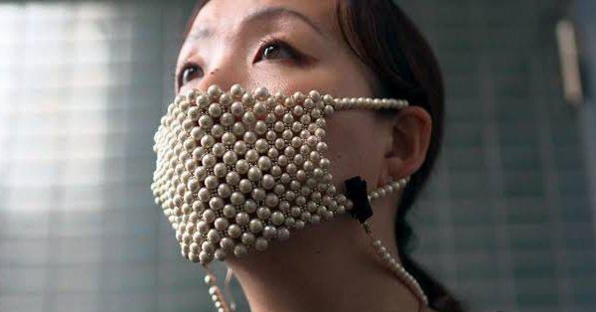 Thời trang - Chiếc khẩu trang giá 230 triệu đồng dành cho người giàu ở Nhật Bản