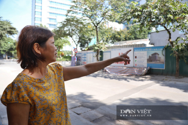 Sinh sống đối diện công trường nơi phát hiện quả bom, bà Nguyễn Thị Huệ cho biết: "Ban đầu tâm lý có phần lo lắng, nhưng sau có lực lượng chức năng đến phổ biến và thực hiện các biện pháp an toàn nên gia đình tôi và những người dân trong phố đều cảm thấy rất yên tâm".