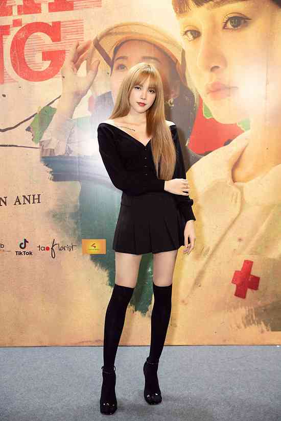 Khánh Vân đẹp rực rỡ, Lan Ngọc thanh lịch trong sắc váy hồng - 1