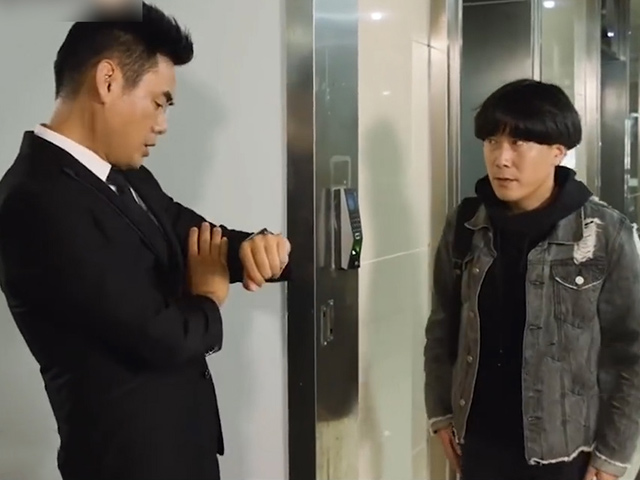 Cười 24H - Bị sếp mắng vì đi làm muộn, nhân viên nghĩ ra cách "lạ" để dậy sớm