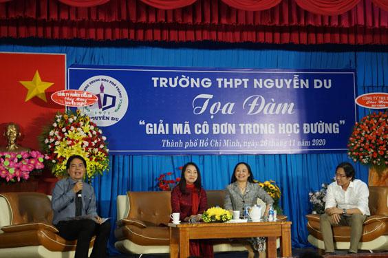 Các chuyên gia trao đổi tại tọa đàm