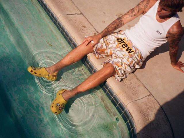 Thời trang - Những cuộc thay áo đôi dép sục huyền thoại mà chúng ta không bao giờ quên